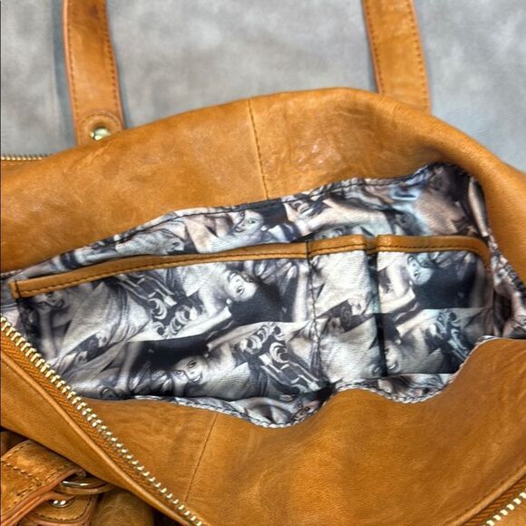 Leather shoulder bag - Picture 9 of 10